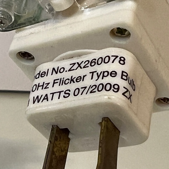 Wreath Night Light w/ Flicker Flame Bulb Christmas Holiday Plastic Vintage READ - Picture 9 of 13